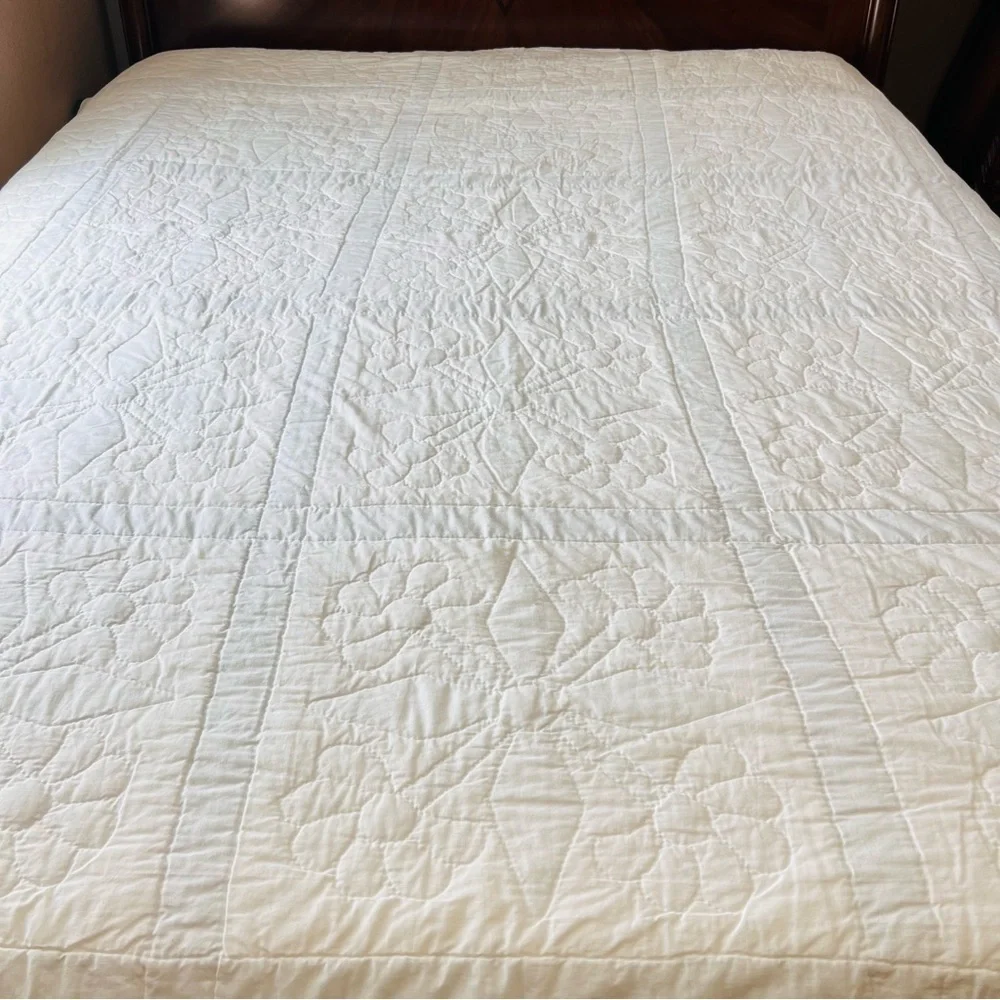 Handmade Floral Appliqué Quilt – 90” x 90” – Signed by Artist Elizabeth Bush